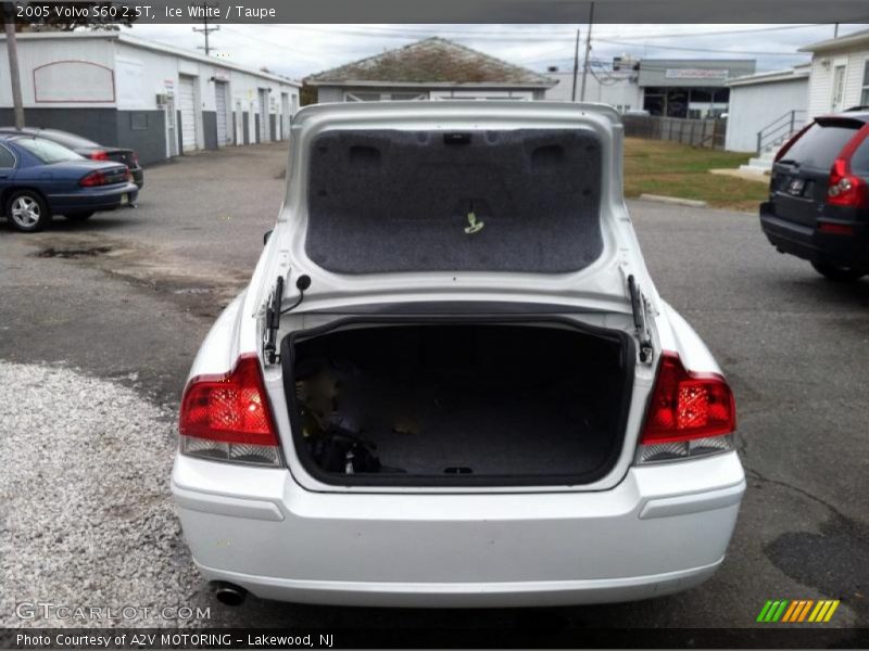 Ice White / Taupe 2005 Volvo S60 2.5T