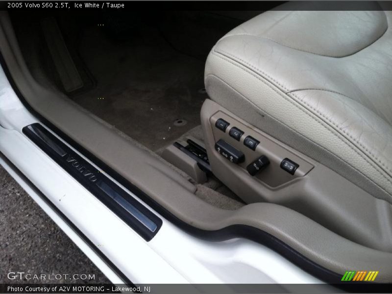 Ice White / Taupe 2005 Volvo S60 2.5T