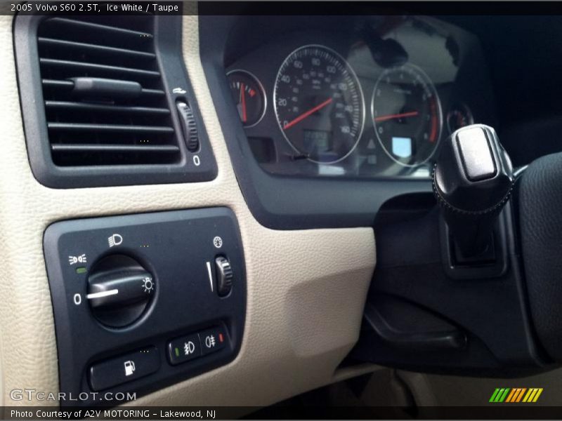 Ice White / Taupe 2005 Volvo S60 2.5T