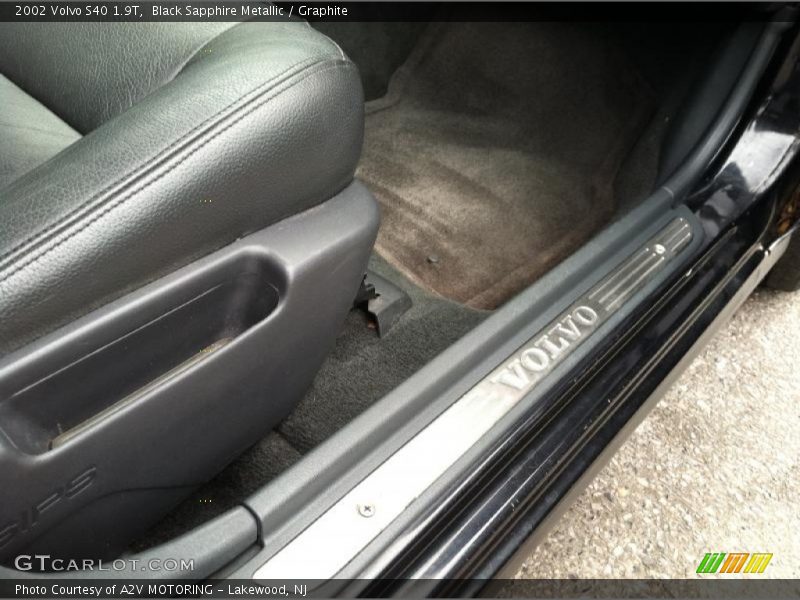 Black Sapphire Metallic / Graphite 2002 Volvo S40 1.9T