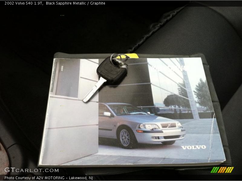 Black Sapphire Metallic / Graphite 2002 Volvo S40 1.9T