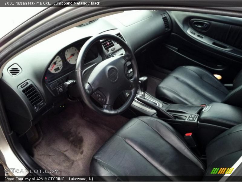 Sunlit Sand Metallic / Black 2001 Nissan Maxima GXE
