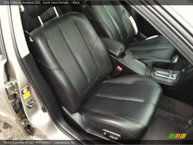 Sunlit Sand Metallic / Black 2001 Nissan Maxima GXE