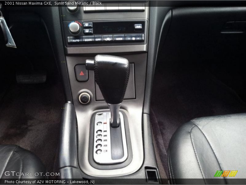 Sunlit Sand Metallic / Black 2001 Nissan Maxima GXE