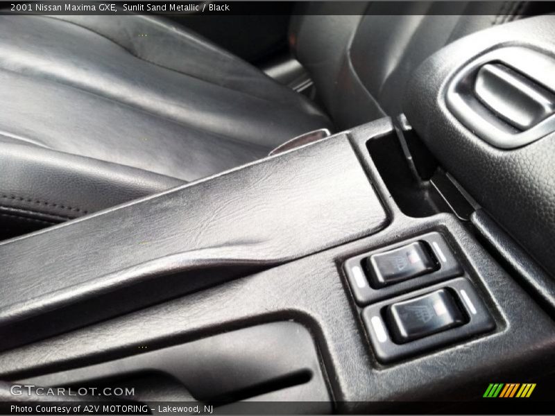 Sunlit Sand Metallic / Black 2001 Nissan Maxima GXE