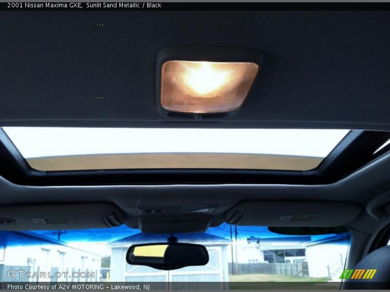 Sunlit Sand Metallic / Black 2001 Nissan Maxima GXE