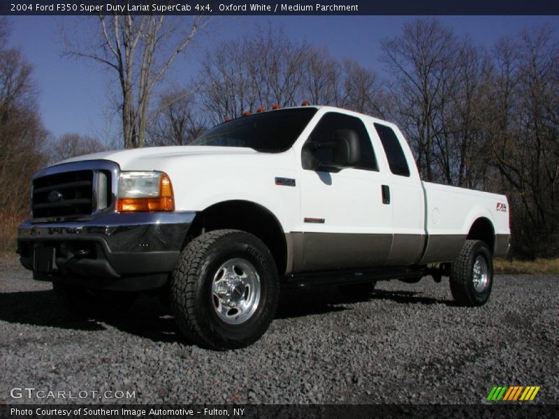 Front 3/4 View of 2004 F350 Super Duty Lariat SuperCab 4x4