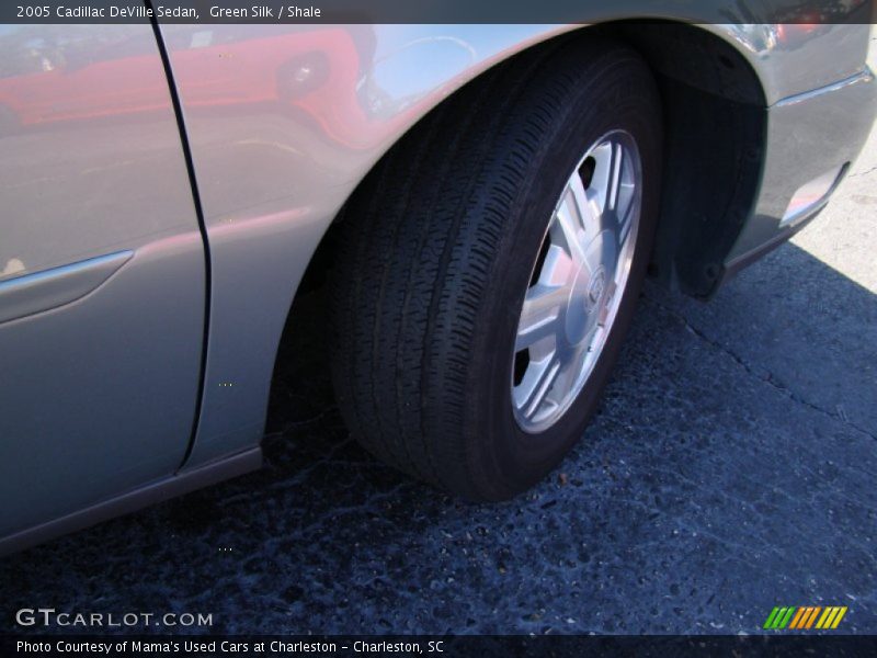 Green Silk / Shale 2005 Cadillac DeVille Sedan
