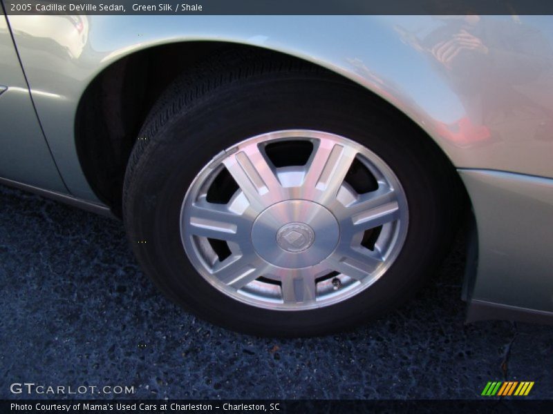 Green Silk / Shale 2005 Cadillac DeVille Sedan