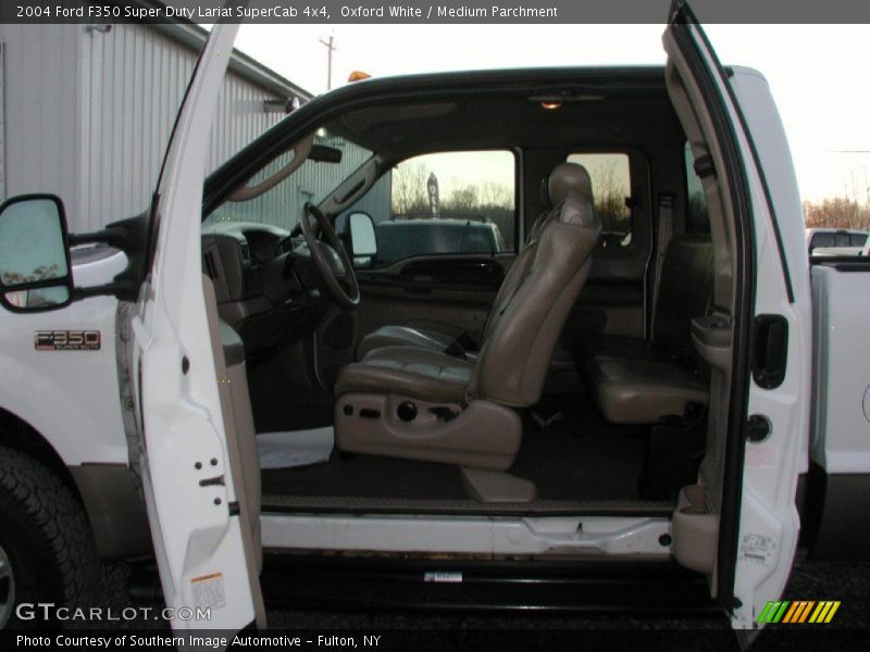 Oxford White / Medium Parchment 2004 Ford F350 Super Duty Lariat SuperCab 4x4