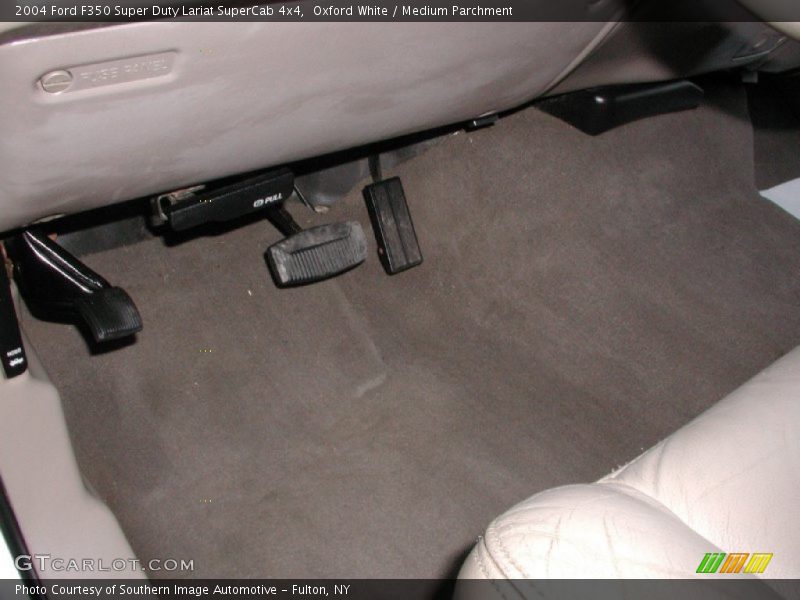 Oxford White / Medium Parchment 2004 Ford F350 Super Duty Lariat SuperCab 4x4