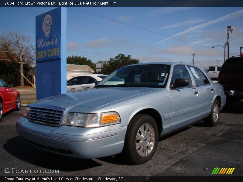 Light Ice Blue Metallic / Light Flint 2004 Ford Crown Victoria LX