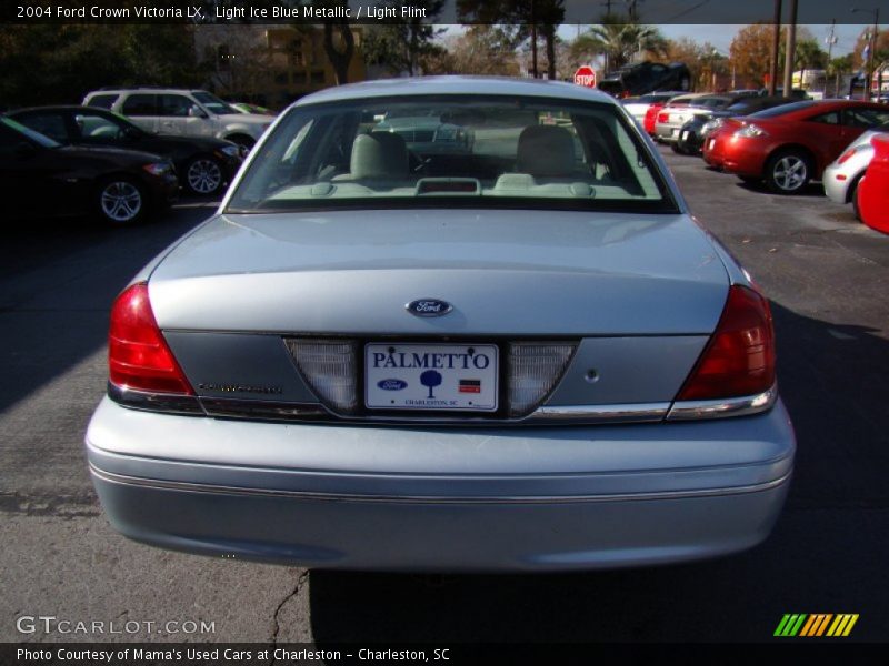Light Ice Blue Metallic / Light Flint 2004 Ford Crown Victoria LX