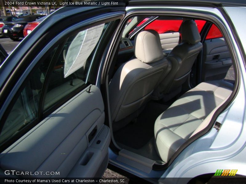 Light Ice Blue Metallic / Light Flint 2004 Ford Crown Victoria LX