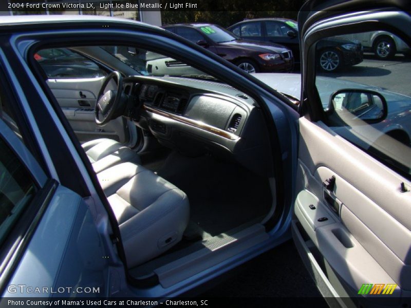 Light Ice Blue Metallic / Light Flint 2004 Ford Crown Victoria LX