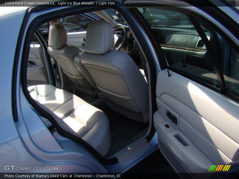 Light Ice Blue Metallic / Light Flint 2004 Ford Crown Victoria LX