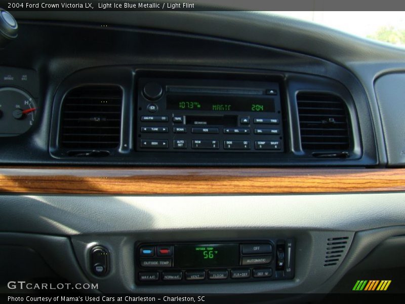 Light Ice Blue Metallic / Light Flint 2004 Ford Crown Victoria LX