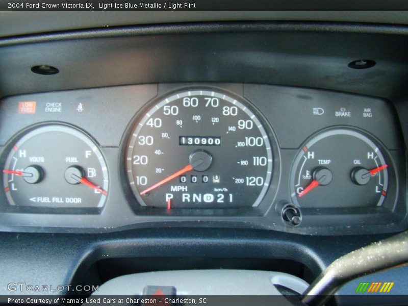 Light Ice Blue Metallic / Light Flint 2004 Ford Crown Victoria LX