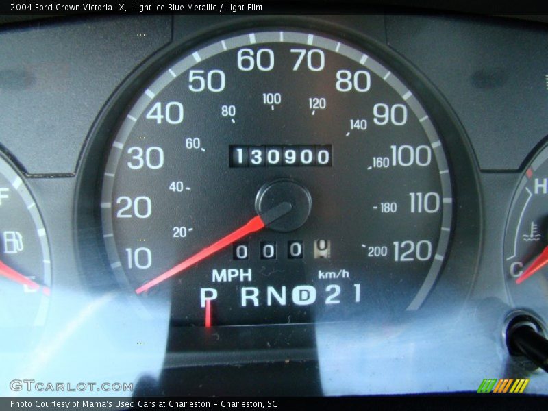 Light Ice Blue Metallic / Light Flint 2004 Ford Crown Victoria LX