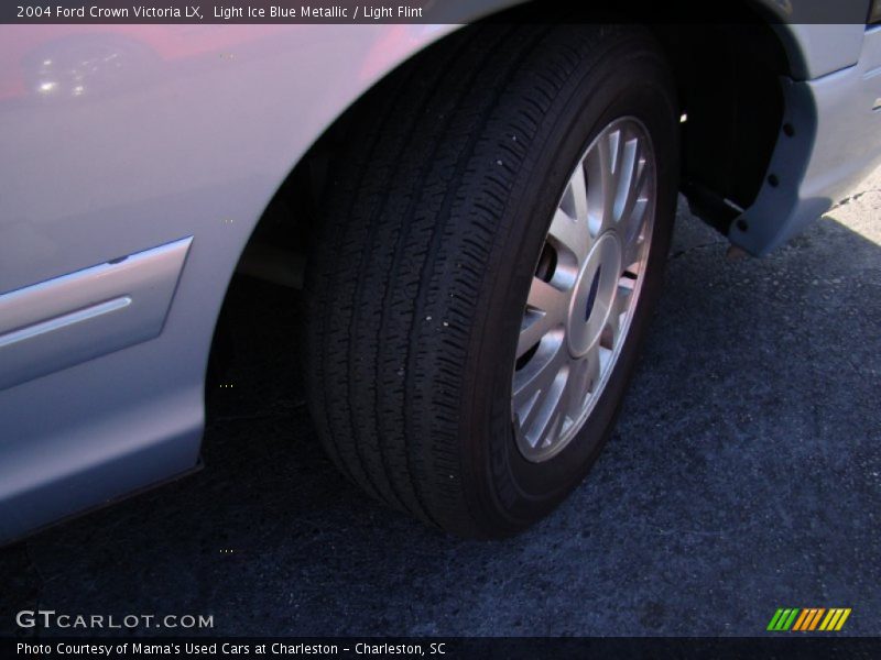 Light Ice Blue Metallic / Light Flint 2004 Ford Crown Victoria LX