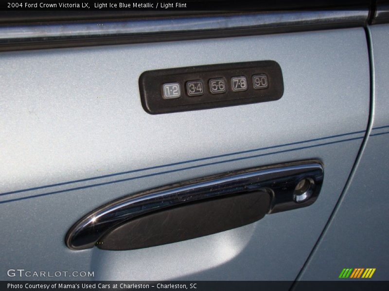 Light Ice Blue Metallic / Light Flint 2004 Ford Crown Victoria LX