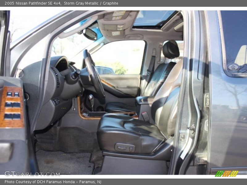 Storm Gray Metallic / Graphite 2005 Nissan Pathfinder SE 4x4