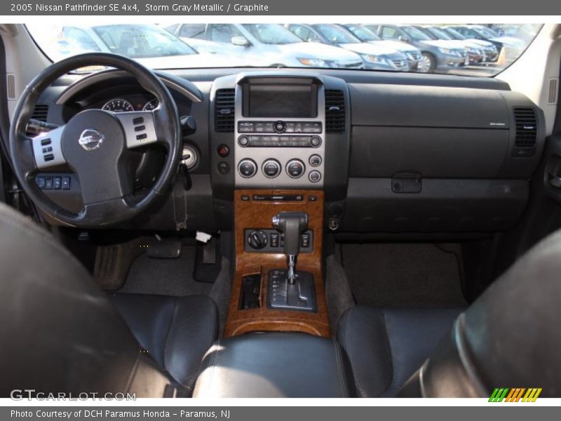 Storm Gray Metallic / Graphite 2005 Nissan Pathfinder SE 4x4