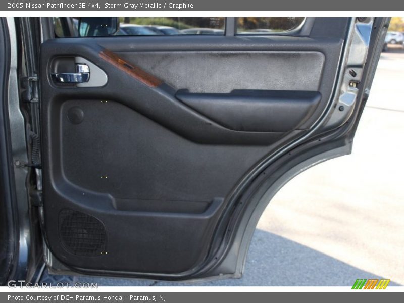 Storm Gray Metallic / Graphite 2005 Nissan Pathfinder SE 4x4