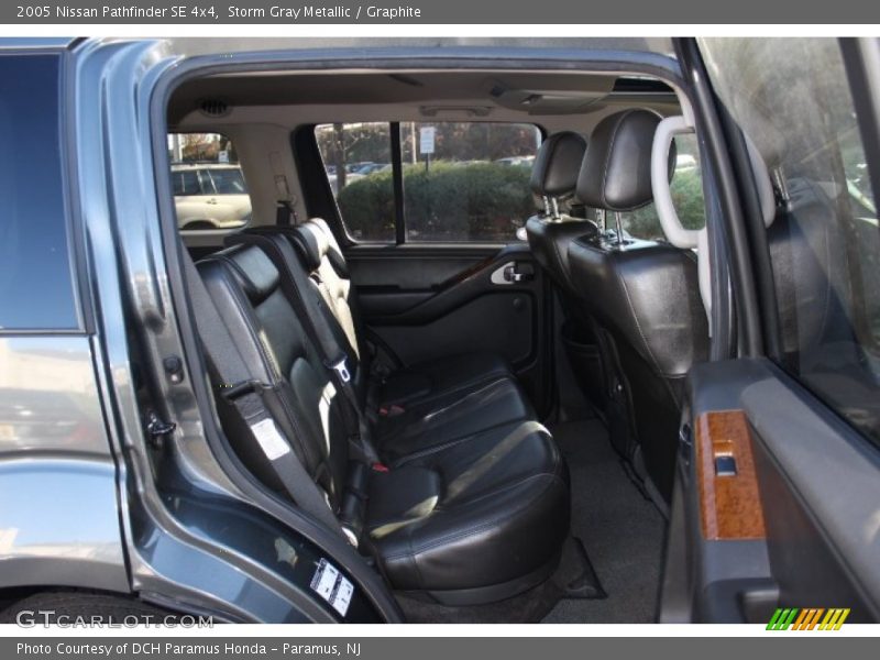 Storm Gray Metallic / Graphite 2005 Nissan Pathfinder SE 4x4