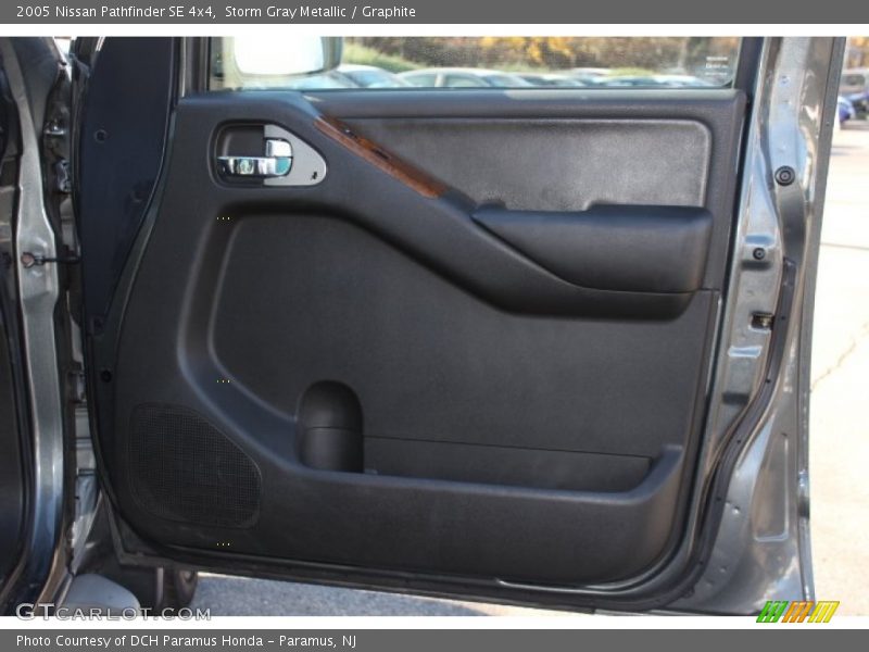 Storm Gray Metallic / Graphite 2005 Nissan Pathfinder SE 4x4
