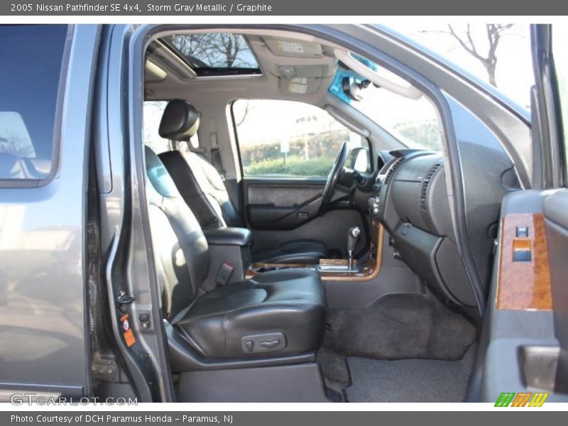 Storm Gray Metallic / Graphite 2005 Nissan Pathfinder SE 4x4