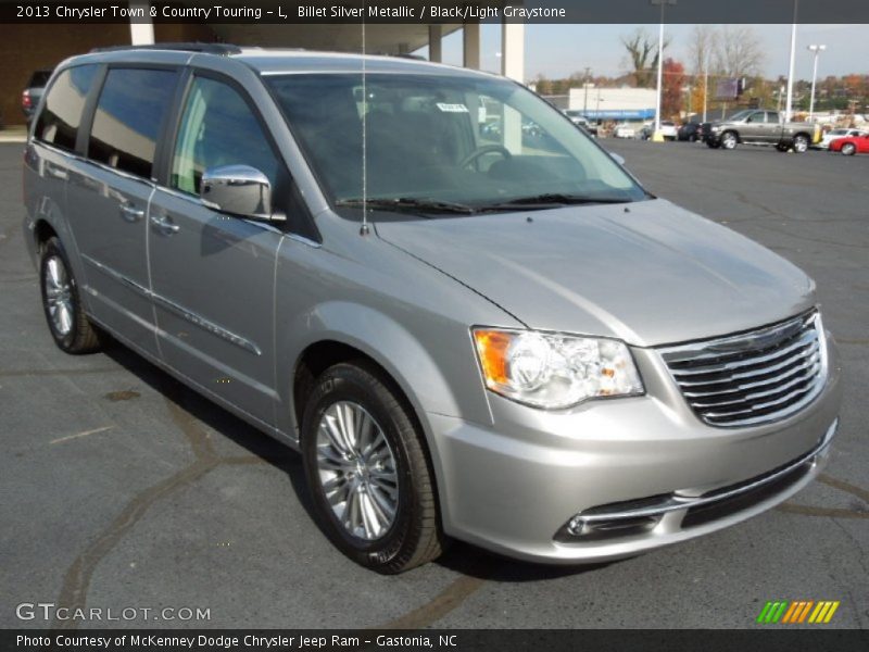 Front 3/4 View of 2013 Town & Country Touring - L