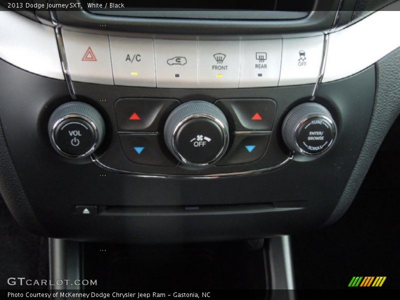 White / Black 2013 Dodge Journey SXT