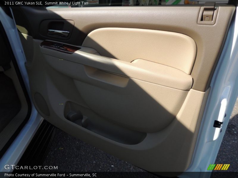 Summit White / Light Tan 2011 GMC Yukon SLE