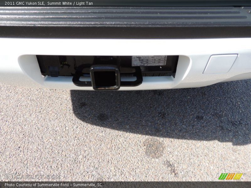 Summit White / Light Tan 2011 GMC Yukon SLE