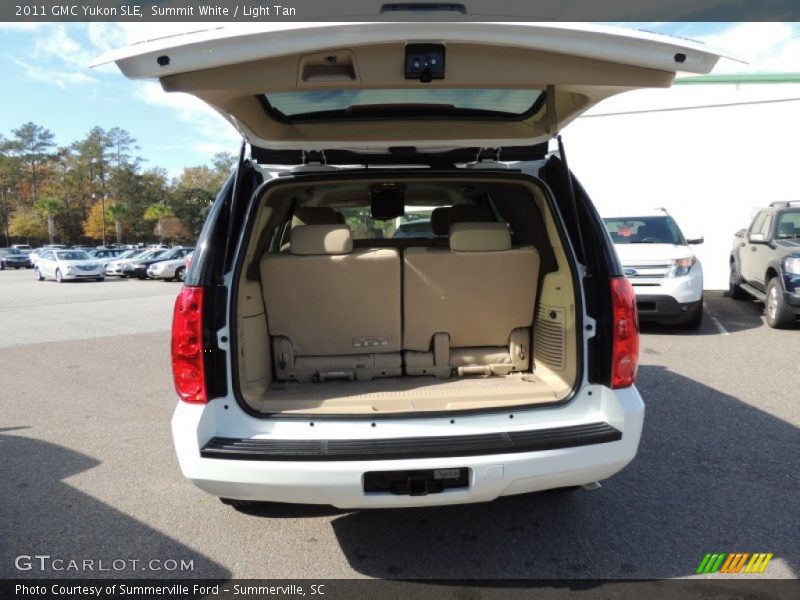 Summit White / Light Tan 2011 GMC Yukon SLE