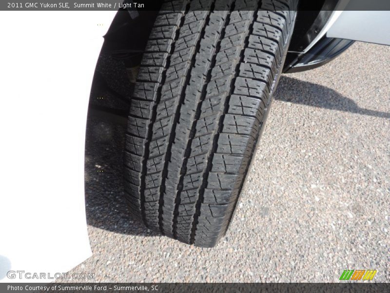 Summit White / Light Tan 2011 GMC Yukon SLE