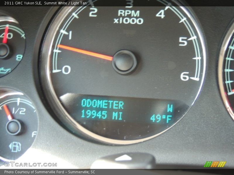 Summit White / Light Tan 2011 GMC Yukon SLE