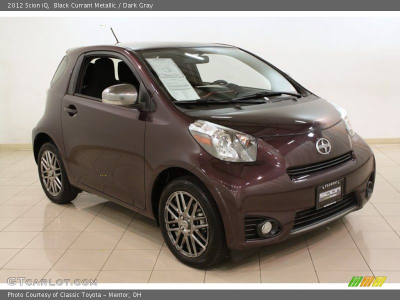 Front 3/4 View of 2012 iQ 