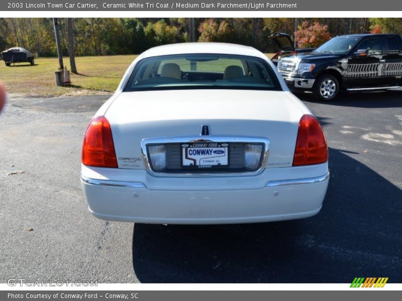 Ceramic White Tri Coat / Medium Dark Parchment/Light Parchment 2003 Lincoln Town Car Cartier
