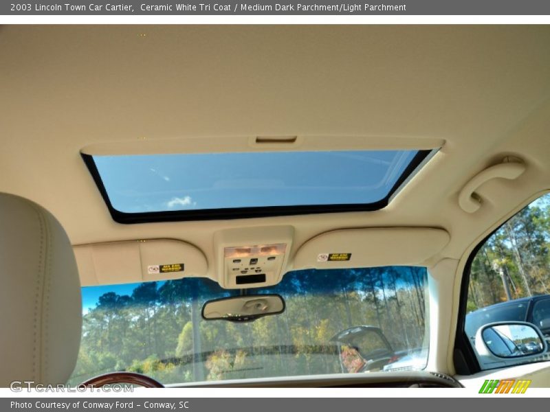 Ceramic White Tri Coat / Medium Dark Parchment/Light Parchment 2003 Lincoln Town Car Cartier
