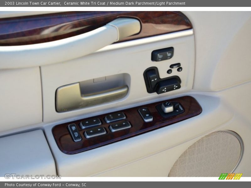 Controls of 2003 Town Car Cartier