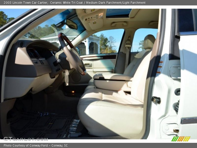 Ceramic White Tri Coat / Medium Dark Parchment/Light Parchment 2003 Lincoln Town Car Cartier