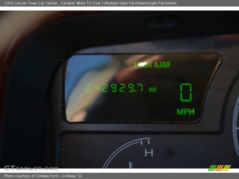 Ceramic White Tri Coat / Medium Dark Parchment/Light Parchment 2003 Lincoln Town Car Cartier