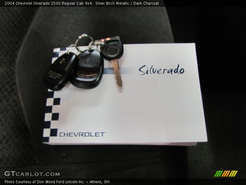 Silver Birch Metallic / Dark Charcoal 2004 Chevrolet Silverado 1500 Regular Cab 4x4