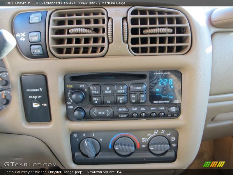Onyx Black / Medium Beige 2001 Chevrolet S10 LS Extended Cab 4x4