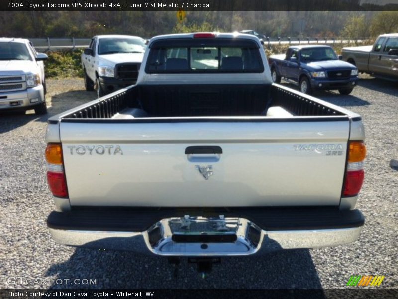 Lunar Mist Metallic / Charcoal 2004 Toyota Tacoma SR5 Xtracab 4x4