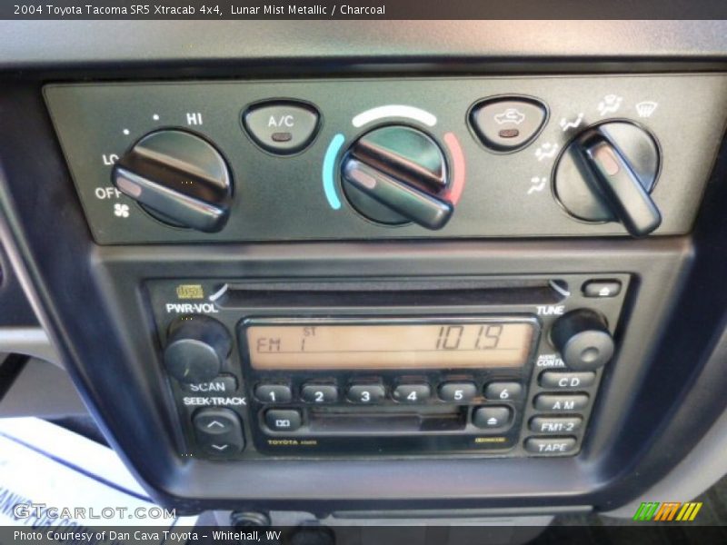 Lunar Mist Metallic / Charcoal 2004 Toyota Tacoma SR5 Xtracab 4x4