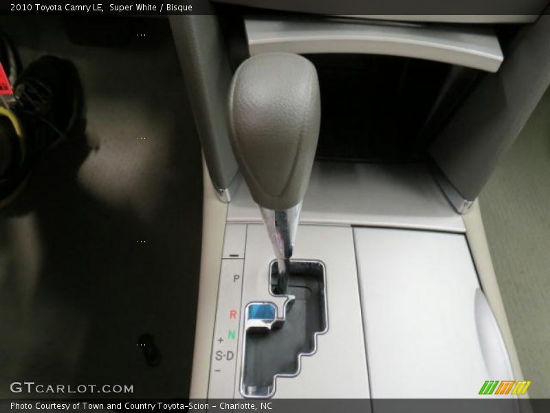 Super White / Bisque 2010 Toyota Camry LE