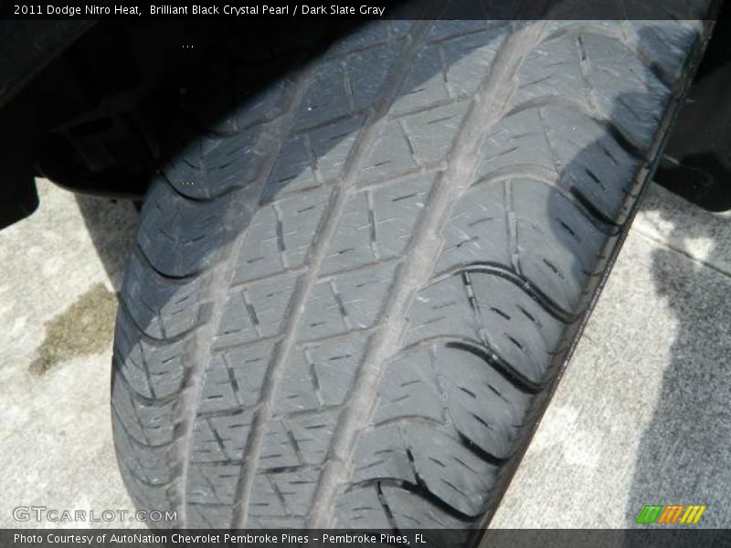 Brilliant Black Crystal Pearl / Dark Slate Gray 2011 Dodge Nitro Heat